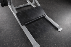 Close-up of a durable calf squat platform with a textured surface, designed for safety and effectiveness in workouts.