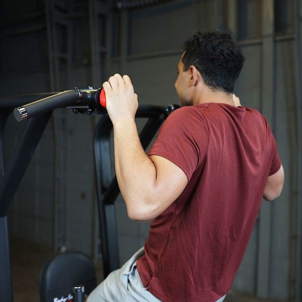 Pro Clubline Vertical Knee Raise Chin Dip