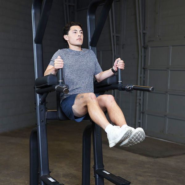 Pro Clubline Vertical Knee Raise Chin Dip